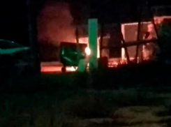 Волжане стали свидетелями ночного пожара возле многоэтажки