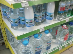 В Волжском в «Покупочке» продают минеральную воду с дымком