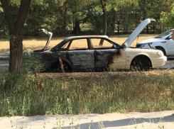 В Волжском на полном ходу вспыхнула Audi