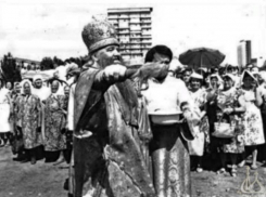 В храме Волжского 34 года назад прошел первый молебен