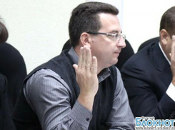 В Волжском экс-чиновник предстанет перед судом за серию афер