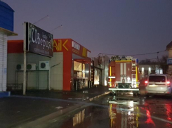 В Волжском загорелся киоск Бистро