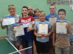 Дворовую команду футболистов решила поднатаскать женщина-тренер из Волжского