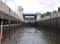 Дачников обрадовали открытием паромной переправы в Волжском