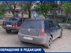 «Ставят машины на детской площадке, хотя рядом есть парковка», - волжанка