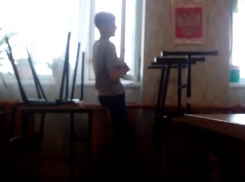 Школьницы подбили одноклассника на опасный трюк на перемене в Волжском