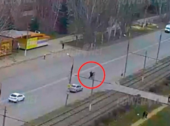 Пробежка через дорогу в Волжском закончилась для пенсионера больницей