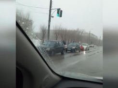 Сразу три «легковушки» столкнулись на проспекте Ленина