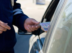 В Среднеахтубинском районе остановили волгоградца на авто с поддельными правами