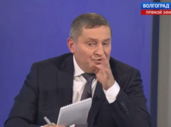 Внутриквартальные дороги будут чинить в Волжском: Бочаров обозначил планы в Волгоградской области