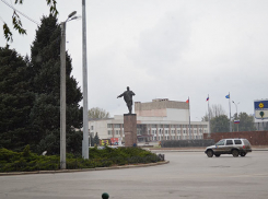 Пасмурным и ветреным днем обернулся канун Хэллоуина в Волжском 