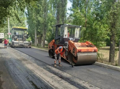 В Волжском ремонтируют дороги и усиливают безопасность возле школ и поликлиник