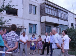 Многоквартирный дом в Средней Ахтубе «разваливается» на глазах жильцов 