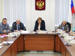 В Волжском обсудили помощь семьям региона