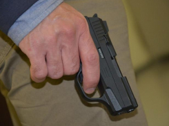 Местный житель хотел застрелить своего знакомого, но устроил поножовщину