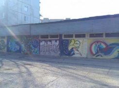 Двести тысяч потратят на ремонт фасада здания в Волжском