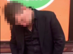 Подгулявший парень попал на видео под трек «Остановите, Вите надо выйти» в Волжском 