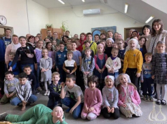 «Пасхальная карусель» прошла в Волжском в храме Иоанна Богослова
