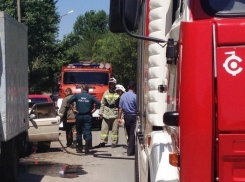 В центре Волжского горела старенькая «шестерка»
