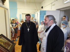 С Рождеством поздравили рожениц в Волжском