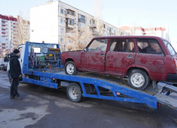В Волжском продолжают эвакуацию брошенных автомобилей