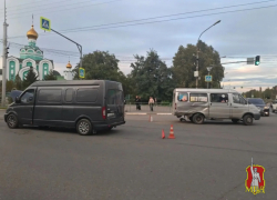 17-летняя девушка пострадала в аварии с маршруткой на улице Мира в Волжском