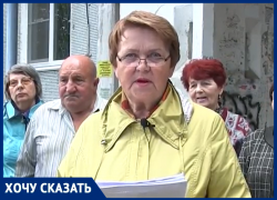 Жительница Волжского рассказала о соседях, занявших общее имущество в подъезде МКД