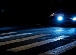 75-летняя пенсионерка попала под колеса ВАЗа вне пешеходного перехода в Волжском