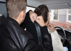 ﻿17-летнего пассажира такси задержали в Волжском с наркотиками