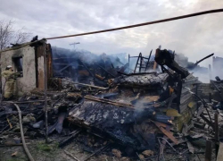 Дети выбежали из огня, родители остались внутри: под Волгоградом при пожаре погибли супруги