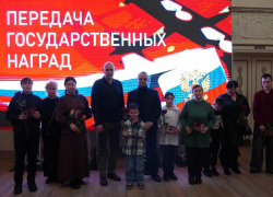 В Волжском передали государственные награды семьям погибших бойцов