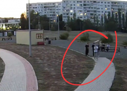 В Волжском вандалы оторвали поручень для инвалидов и пытались взломать им хозблок