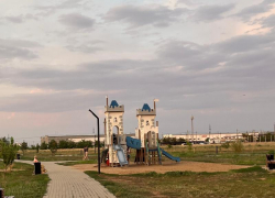 Второй этаж детской горки в Волжском может обрушиться