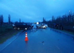 Под Волгоградом водитель ВАЗ-21120 погиб, протаранив Land Cruiser