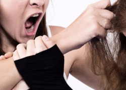 30-летняя волжанка во время вечеринки пыталась убить свою подругу