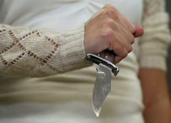 В Волгограде сестра вспорола младшему брату живот ножом