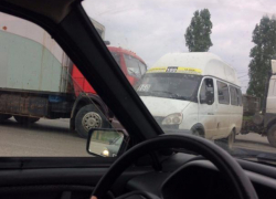 КамАЗ въехал в 160-ю маршрутку на въезде в Волгоград из Волжского 