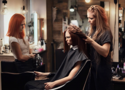 Более 30 000 рублей волгоградский салон красоты заплатил за испорченные волосы и клевету в сети по решению суда