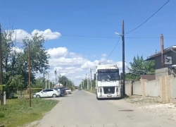 Жители Волжского просят проверить работу цеха рядом с жилыми домами