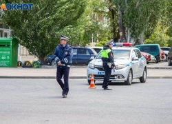 В Волжском пешехода сбили прямо на светофоре 