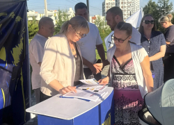 Около 560 тысяч подписей собрала ЛДПР в поддержку семей — к кампании присоединилась Волгоградская область