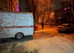 Водителя скорой помощи сбила его же машина во дворе Волгограда