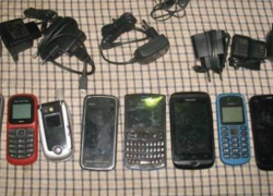 Заключенные хотели "открыть" в колонии Волжского салон сотовой связи 