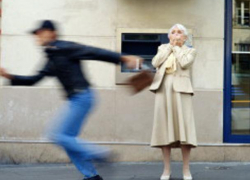 Рецидивист в честь праздника ограбил пенсионерку