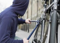 Спортивный велосипед угнали у волжанки, перекусив защитный тросик 