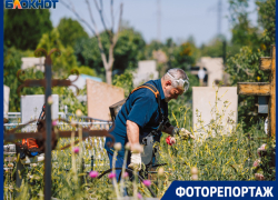 В Троицкую родительскую субботу волжане смогли посетить кладбище