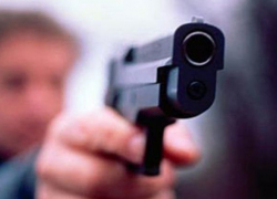 Волжанин с пистолетом забрал у пенсионерки 300 рублей и алкоголь