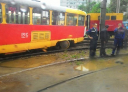 В Волжском с рельсов сошел трамвай