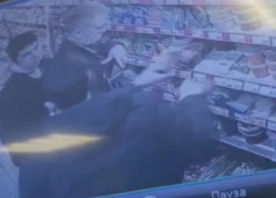 Гурманы из Волжского похитили сыр во всех «Магнитах»: банда попала на видео