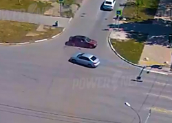 Камеры зафиксировали ДТП на перекрестке в Волжском